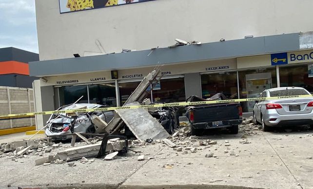 Videos: al menos un muerto por el sismo de magnitud 7,4 que sacudió el centro de México