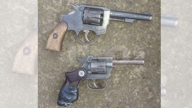 Santa Fe: tres detenidos con armas de fuego y 188 dosis de cocaína, tras un tiroteo en barrio Santo Domingo