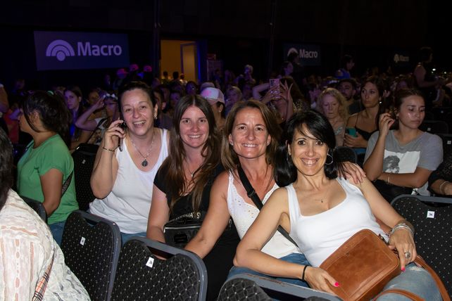 Amaya, María Eugenia, Luciana, Mónica y Anabel Faetti.  