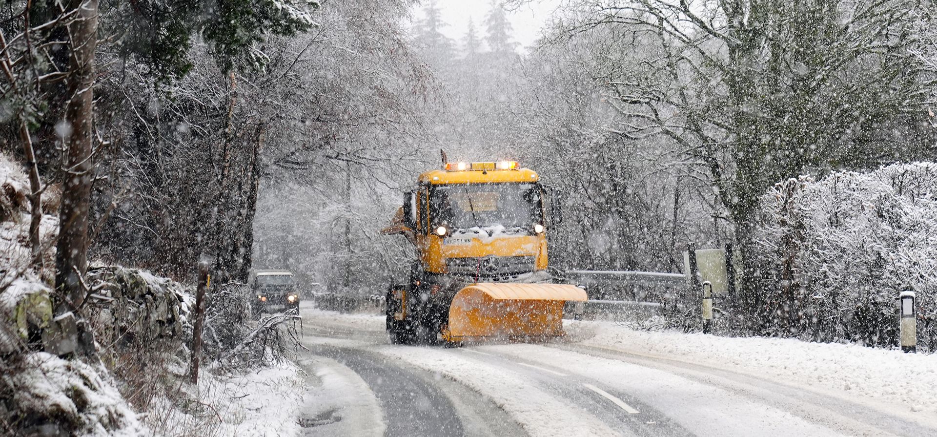 Una máquina quitanieves limpia la nieve en Middleton-in-Teesdale, condado de Durham, Inglaterra, mientras la tormenta Chandra provoca interrupciones en los viajes, inundaciones, fuertes vientos y lluvias torrenciales en el Reino Unido, el martes 27 de enero de 2026. (Owen Humphreys/PA vía AP) Una máquina quitanieves limpia la nieve en Middleton-in-Teesdale, condado de Durham, Inglaterra, mientras la tormenta Chandra provoca interrupciones en los viajes, inundaciones, fuertes vientos y lluvias torrenciales en el Reino Unido, el martes 27 de enero de 2026. (Owen Humphreys/PA vía AP)