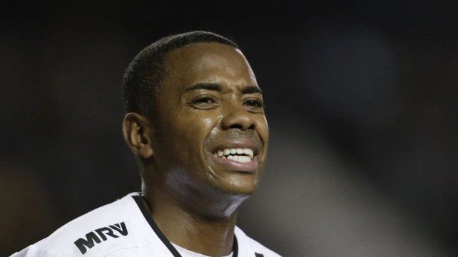 Detuvieron a Robinho para que cumpla una condena de nueve años por violación