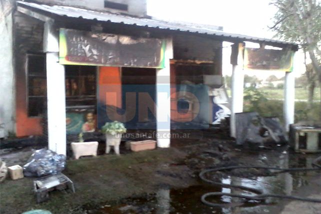 Sofocaron un incendio en un comercio de la localidad de Nelson