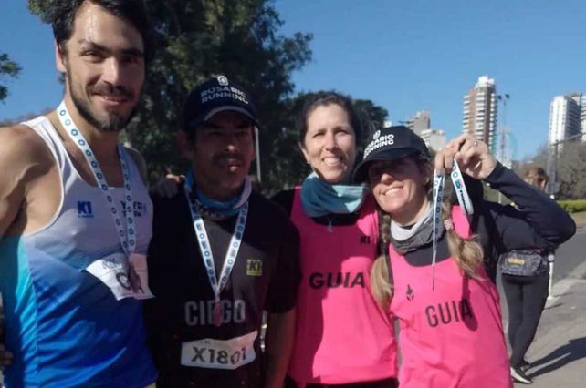 Uriel Mansilla, el atleta no vidente Hugo Acuña, Nadia y Pao.