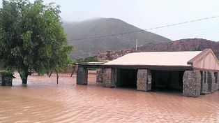 Dos muertos y más de mil evacuados por un alud de barro en Jujuy