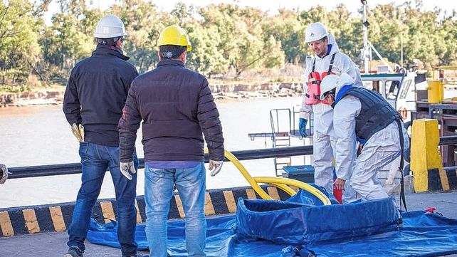 Simulacro de contaminación en aguas del río Paraná