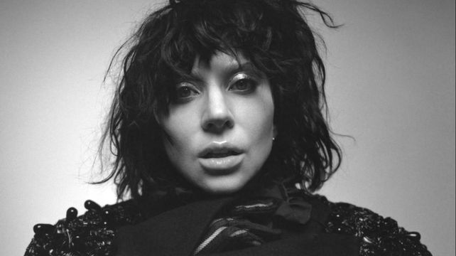 Lady Gaga estrenó este viernes su esperado sexto disco de estudio y volvió a explorar un pop más oscuro
