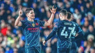 Con gol de Julián y un error de Barco, el Manchester City aplastó al Brighton.