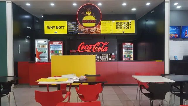 La casa de comidas rápidas Honky Donky ofrecía a sus clientes “Hamburguesa Ana Frank