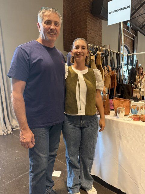 Nahime Annes junto a su papá Marcelo Mina en Feria Mi Arte.