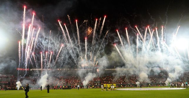 El recibimiento del equipo de Newells en el Coloso frente a Defensa y Justicia.