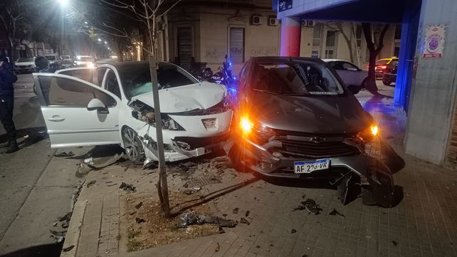 El choque ocurrió a la madrugada en Pasco y Paraguay.
