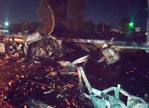 Cuatro muertos y seis heridos al explotar un camión, en Garín