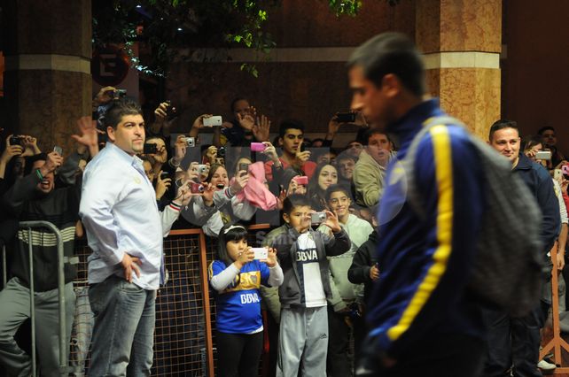 Los hinchas xeneizes viendo a su ídolos.
