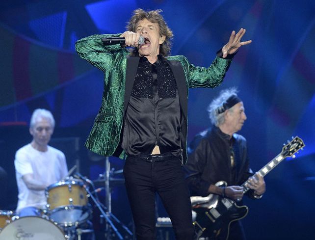 La banda británica hizo saltar y bailar a unas 50 mil personas.