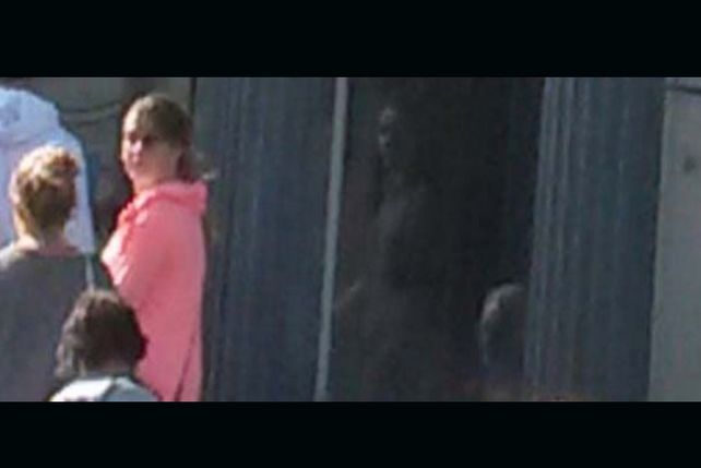 ¡Creer o reventar! : mirá las fotos del fantasma de una niña en una mansion