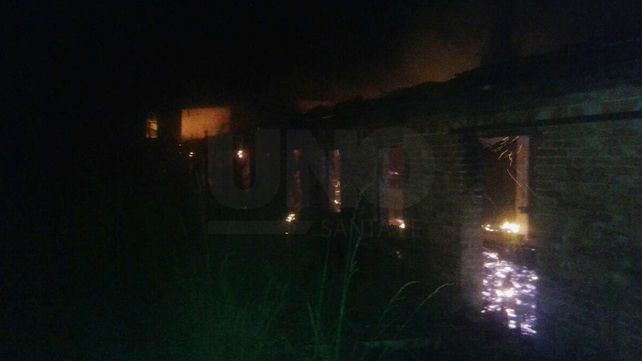 Investigan la causa por la que se quemó un depósito de maderas en La Guardia