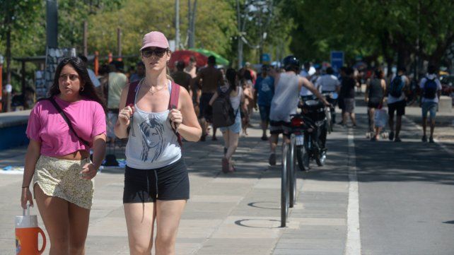 Este jueves 26 de enero arrancó con una mañana muy cálida y se espera que la máxima toque los 35º.&nbsp;