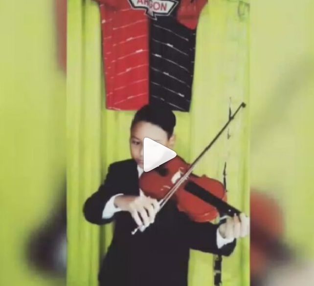 El niño prodigio del violín saludó a los sabaleros en su día