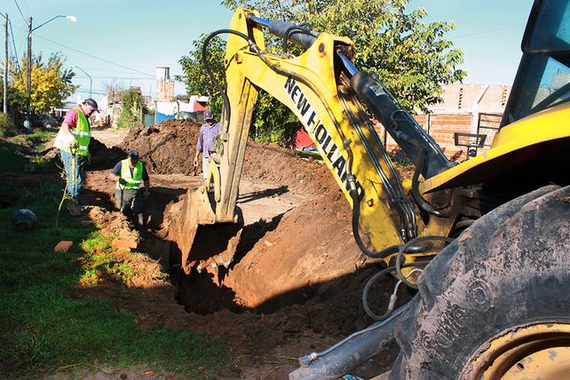 Avanzan los trabajos del desagüe Arenales en barrio Los Ángeles