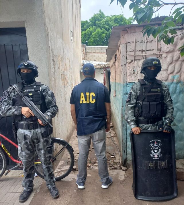Uno de lo lugares allanados este jueves por efectivos de la brigada de homicidios de la AIC.