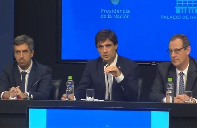 Lacunza asumió y dijo que el tipo de cambio está por encima de su valor