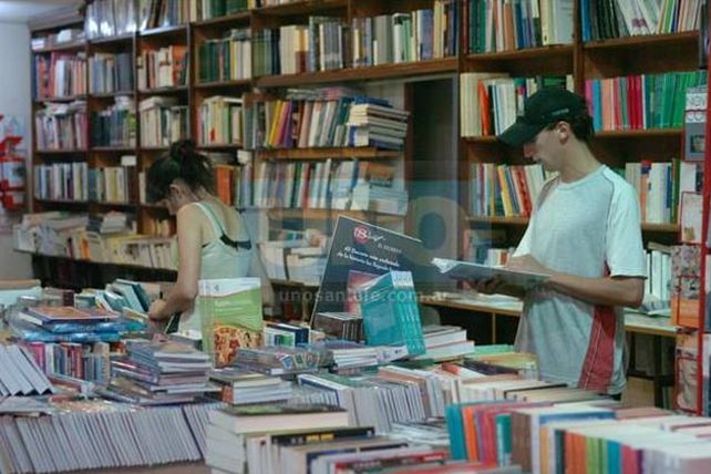 En librerías de Santa Fe se siente la faltante de textos terciarios y universitarios