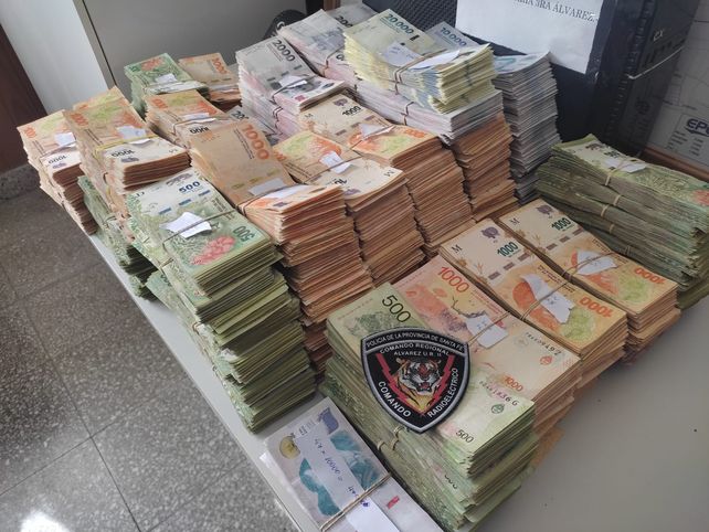 Persecución y captura de padre e hijo con más de 40 millones de pesos en efectivo y cheques