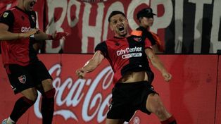 Grito de descarga. Juanchón García marcó uno de los tantos que le dio la ansiada victoria ante Independiente.