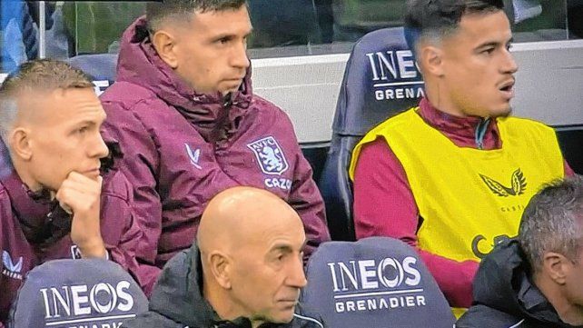 El Dibu Martínez fue suplente en el triunfo del Aston Villa ante el Tottenham y el arquero argentino podría ser transferido en este mercado de pases.