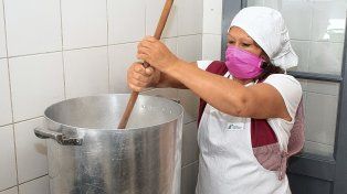 Las cocineras de instituciones educativas fueron beneficiadas con la medida.