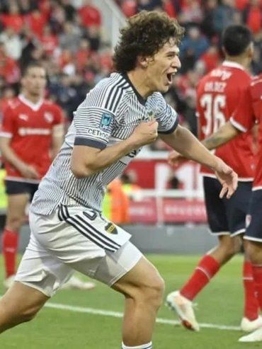 Con gol de Facundo Herrera, Boca venció a Independiente y conserva la punta de la tabla anual