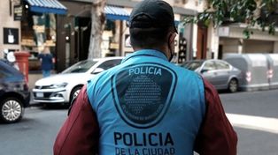 Un médico y tres presuntos cómplices, detenidos por hacer certificados falsos para no vacunarse
