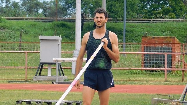 El santafesino y olímpico Germán Chiaraviglio logró una marca de 5.40 en el regreso de la actividad al Card en Santa Fe.