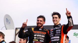 Los dos en el podio. Josito Di Palma y Damián Markel celebran el doble triunfo en una fecha inolvidable en el trazado de La Plata.