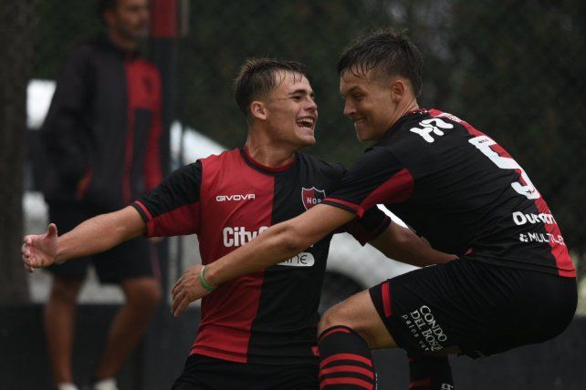 Mateo Silvetti anotó de penal para la victoria leprosa en la final.
