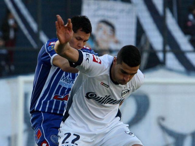 Quilmes venció al Tomba con un golazo de Caneo