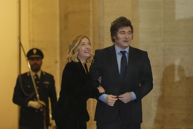 La primera ministra de Italia y el presidente argentino en el palacio Chigi.