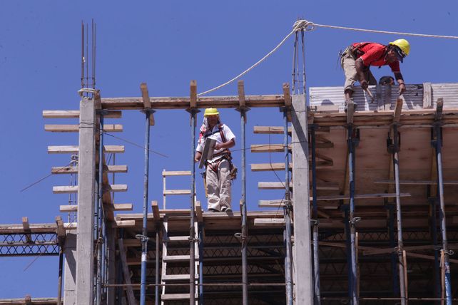 El proyecto modifica la Ley 5.315 del fuero laboral. Se desvinculan los honorarios de peritos del monto de los juicios y crean un cuerpo médico oficial para aplicar el baremo