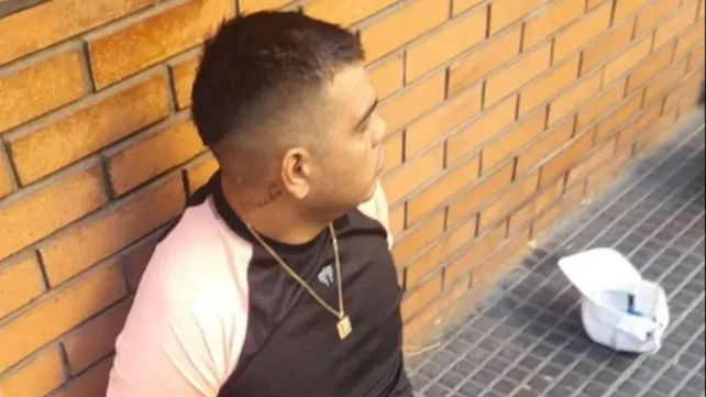 Leonardo Leo Rey Saravia cuando en marzo pasado fue detenido por efectivos de la PFA en el barrio porteño de Balvanera.