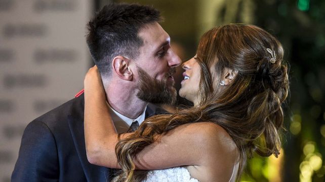 Puro amor. El crack y Antonela Roccuzzo sellaron en Rosario la pasión que los unió desde siempre.