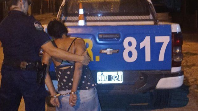 Paraná: detuvieron a una mujer que intentó apuñalar a un policía