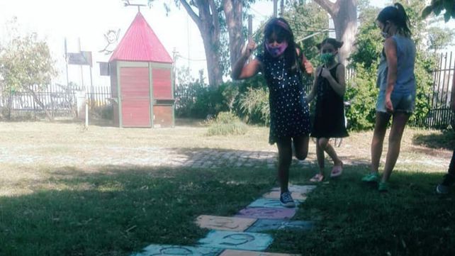 La propuesta para el Día del Juego y la Convivencia es “interrumpir la rutina y jugar” como lo hacen a diario las chicas y chicos de la ciudad.