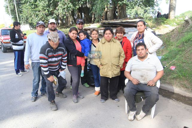 Buena parte de la familia que no se quiere separar. Foto UNO Juan Ignacio Pereira.&nbsp;