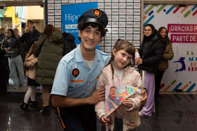 Topa se presentó en Rosario en el Teatro Broadway