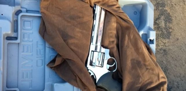 El arma que tenía en el interior de un maletín el hombre detenido en la Casa Rosada.&nbsp;