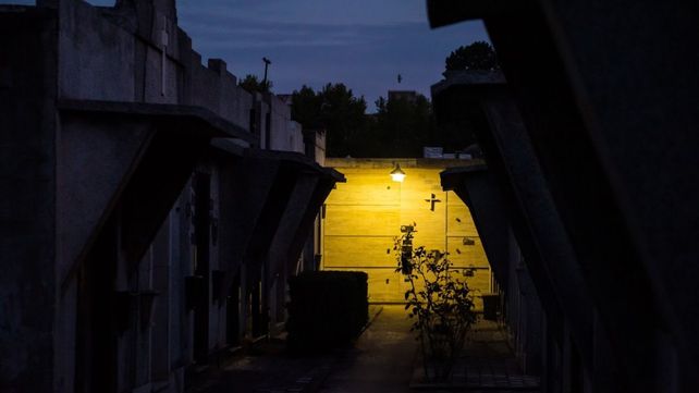 La llegada de la noche envuelve al sitio en otra atmòsfera.