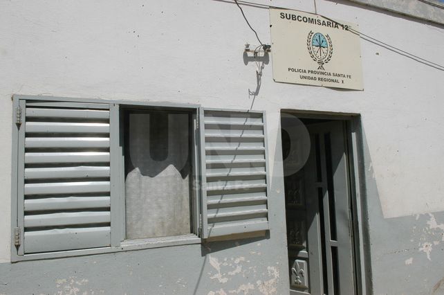 Arrestaron a un policía alcoholizado por amenazar a sus compañeros y su mujer con la pistola