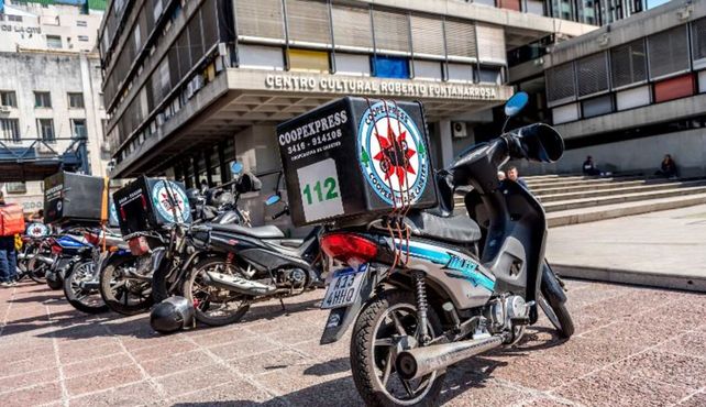 La Cooperativa de Cadetes de Rosario y el Sindicato de Conductores de Motos lanzaron una campaña por la inseguridad.