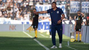 A Jorge Almirón le salió todo bien. Guardó algunos futbolistas y a los que mantuvo en cancha no tuvieron problemas desde lo físico.