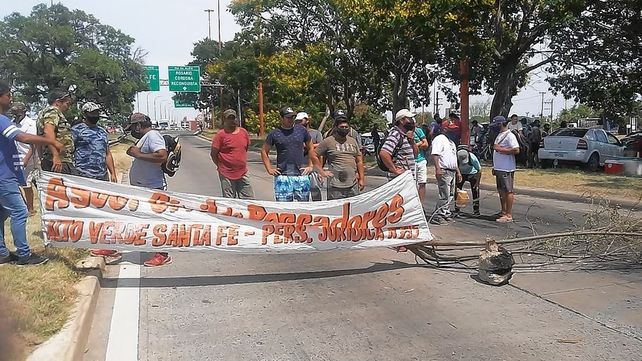 Pescadores cortan ambas manos de la ruta nº168